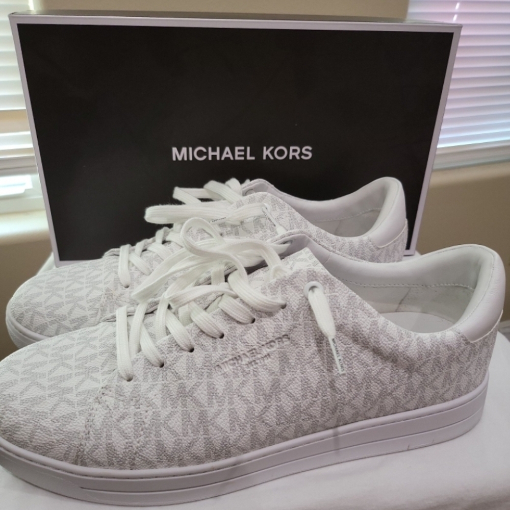 Michael Kors White Textured Sneakers for Casual Comfort - Picture 8 of 12